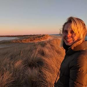 Meet your Posher, Caroline